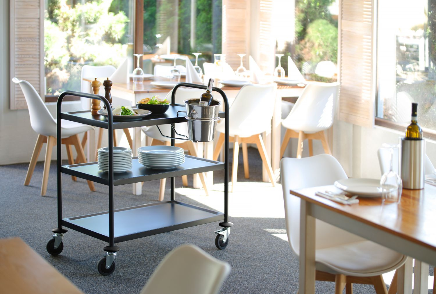 Cărucior negru cu 3 rafturi pentru ospătari Hendi 811320