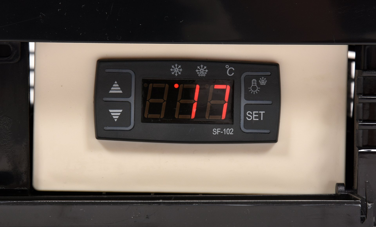 Vitrină frigorifică 78 l negru | YATO YG-05056