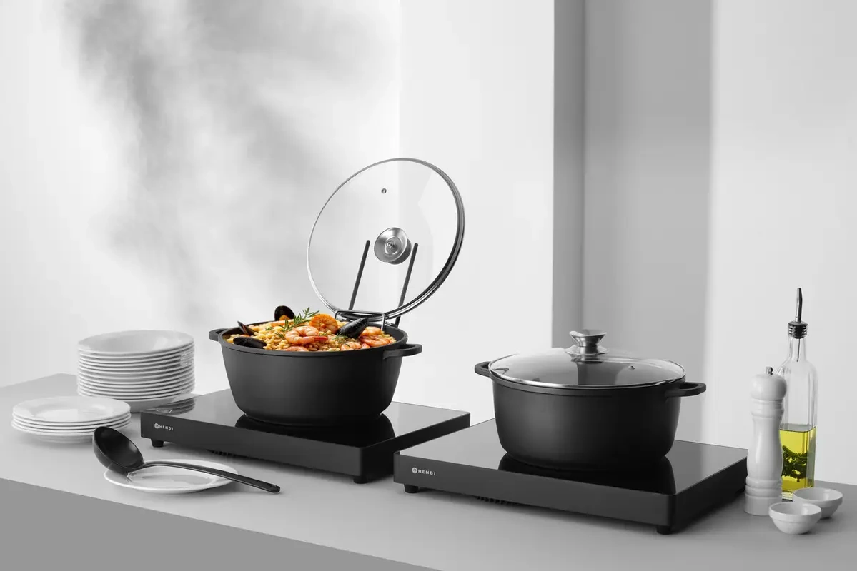 Oală cu strat antiaderent, 7 L, neagră, 36.7x29x(H)12.2 cm | HENDI 611029