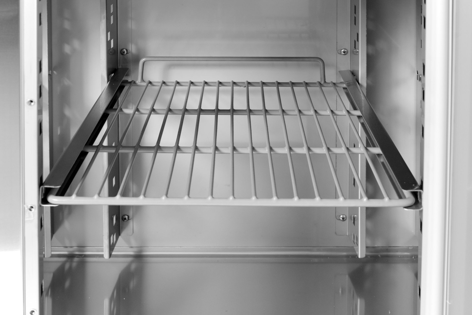 Masă vitrată frigorifică cu 3 uși YATO YG-05257