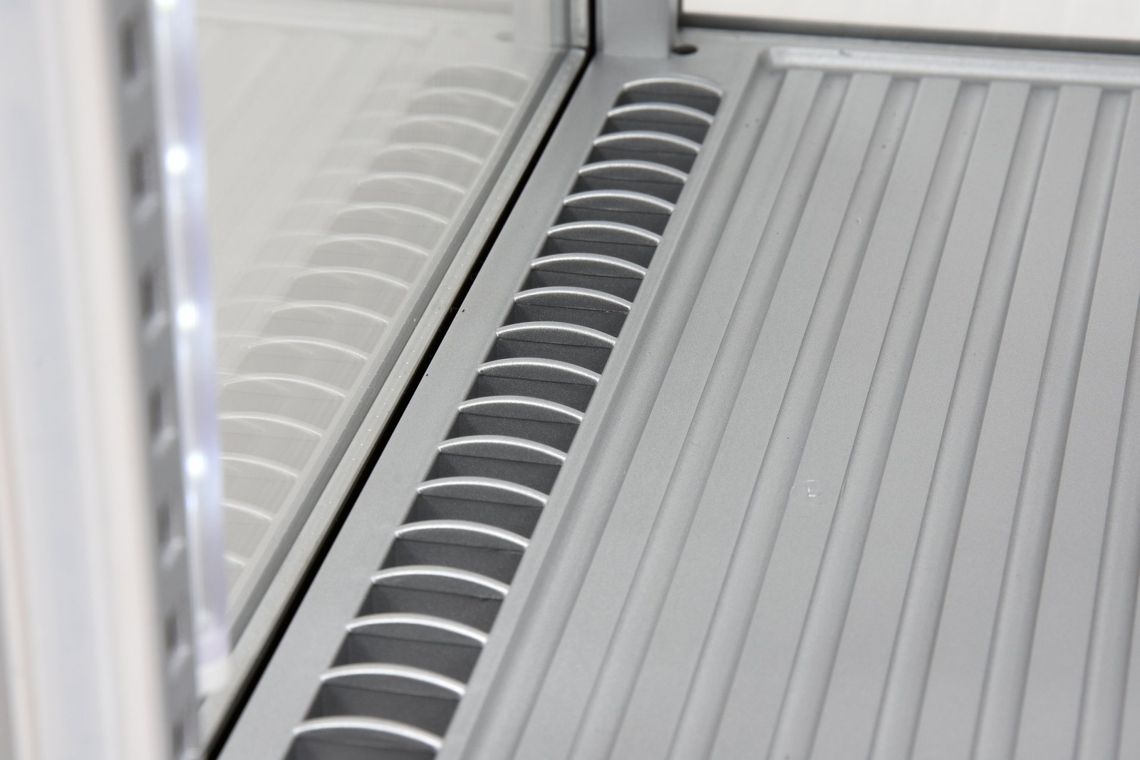 Vitrină frigorifică 78 l argintiu | YATO YG-05057