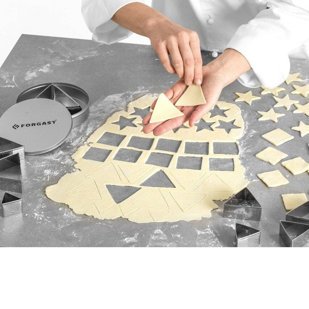 Set de forme pentru tăiat - triunghi - set 9 bucăți | FORGAST FG11014